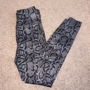 ATHLETIC LEGGINGS WITH POCKETS!! Brand: Avia - Size: xs (0-2) Color: Snake Print